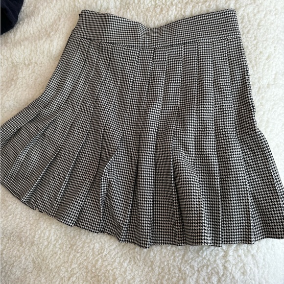 Zara Pleated Checked Mini Skirt - Picture 2 of 3